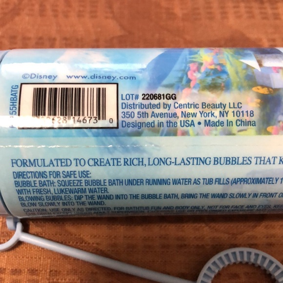 COPY - 🛍️5/$20🛍️Frozen “Winter Berry” Bubble Bath and Wand. - Picture 2 of 3